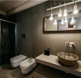  6 bedroom villa with heated pool in Modica, sleeps 18